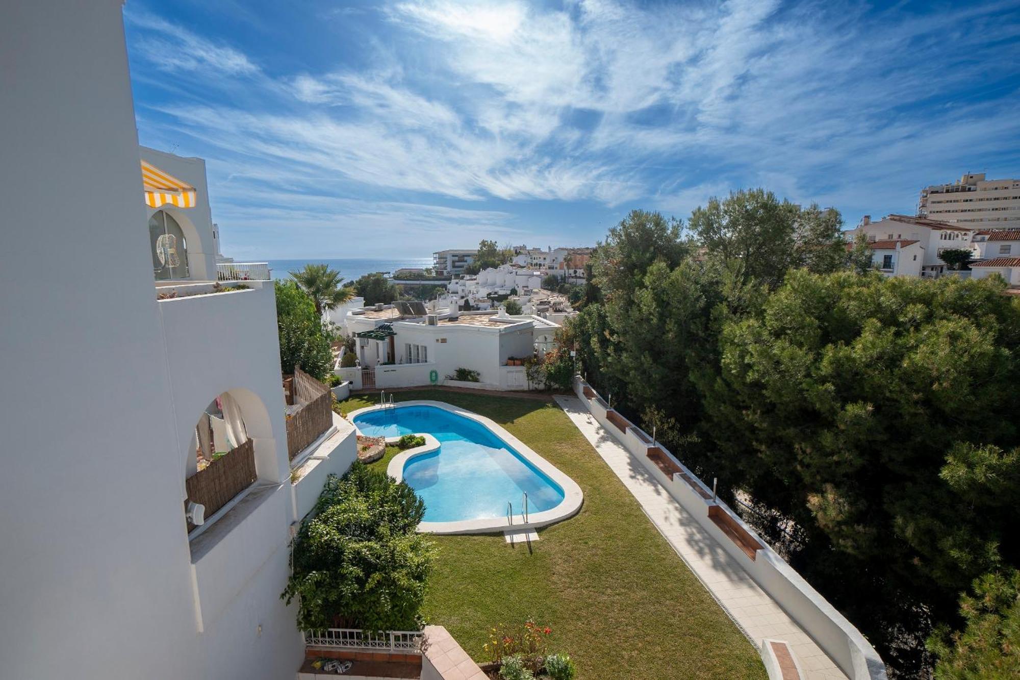 Апартаменты Residensol 13 Menyber Нерха Экстерьер фото
