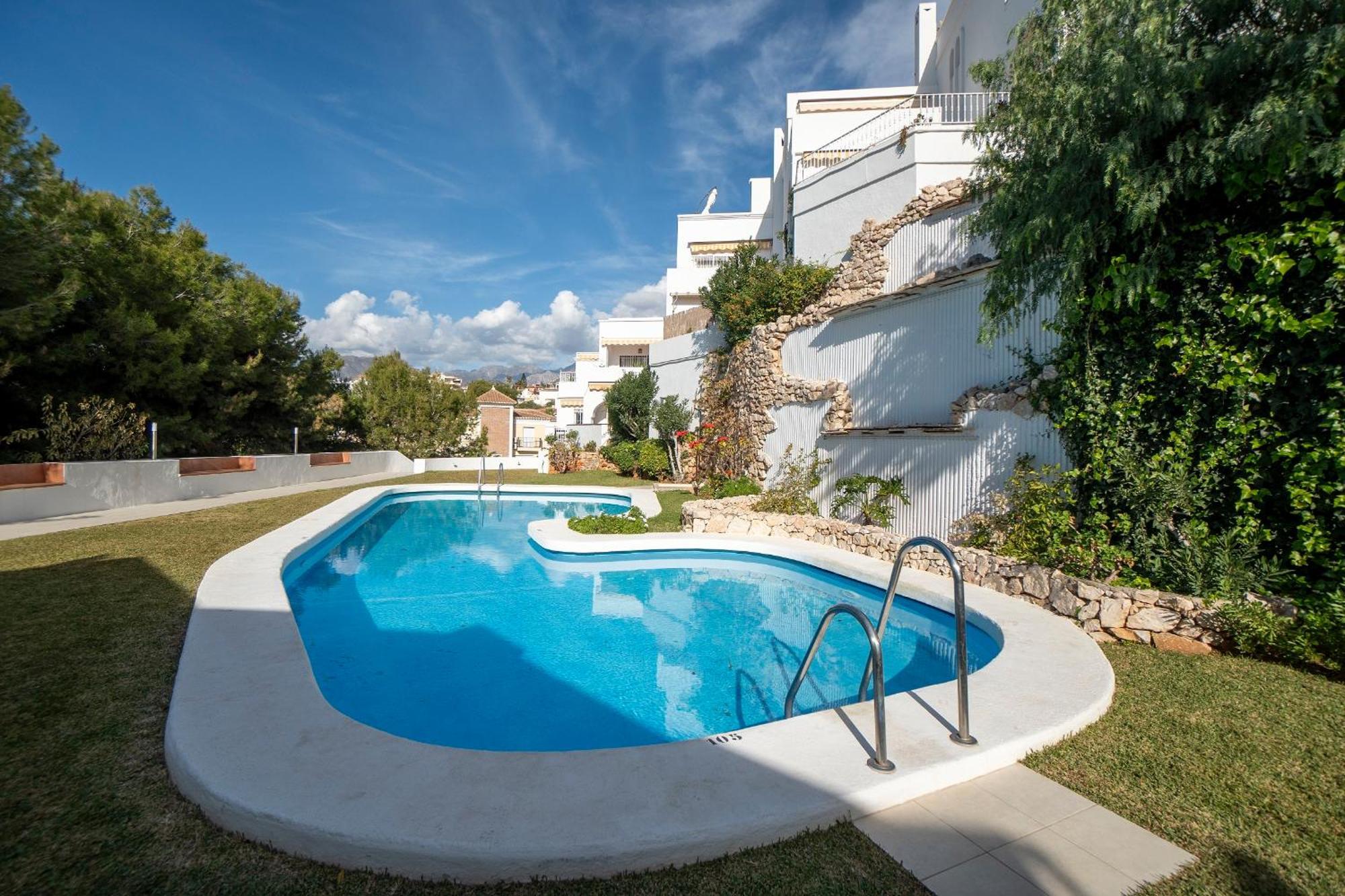 Апартаменты Residensol 13 Menyber Нерха Экстерьер фото