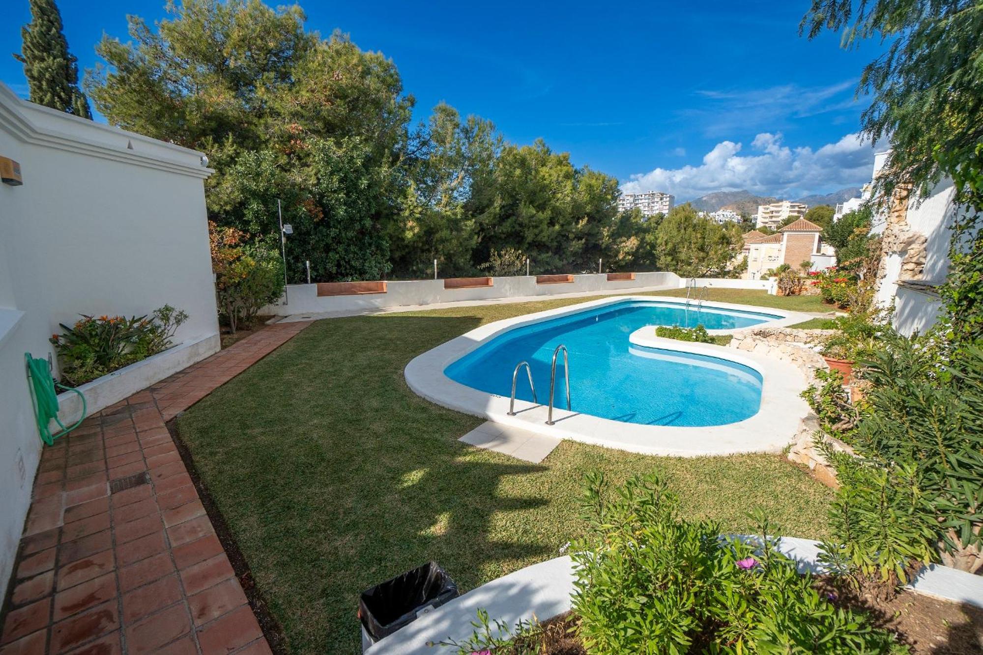 Апартаменты Residensol 13 Menyber Нерха Экстерьер фото