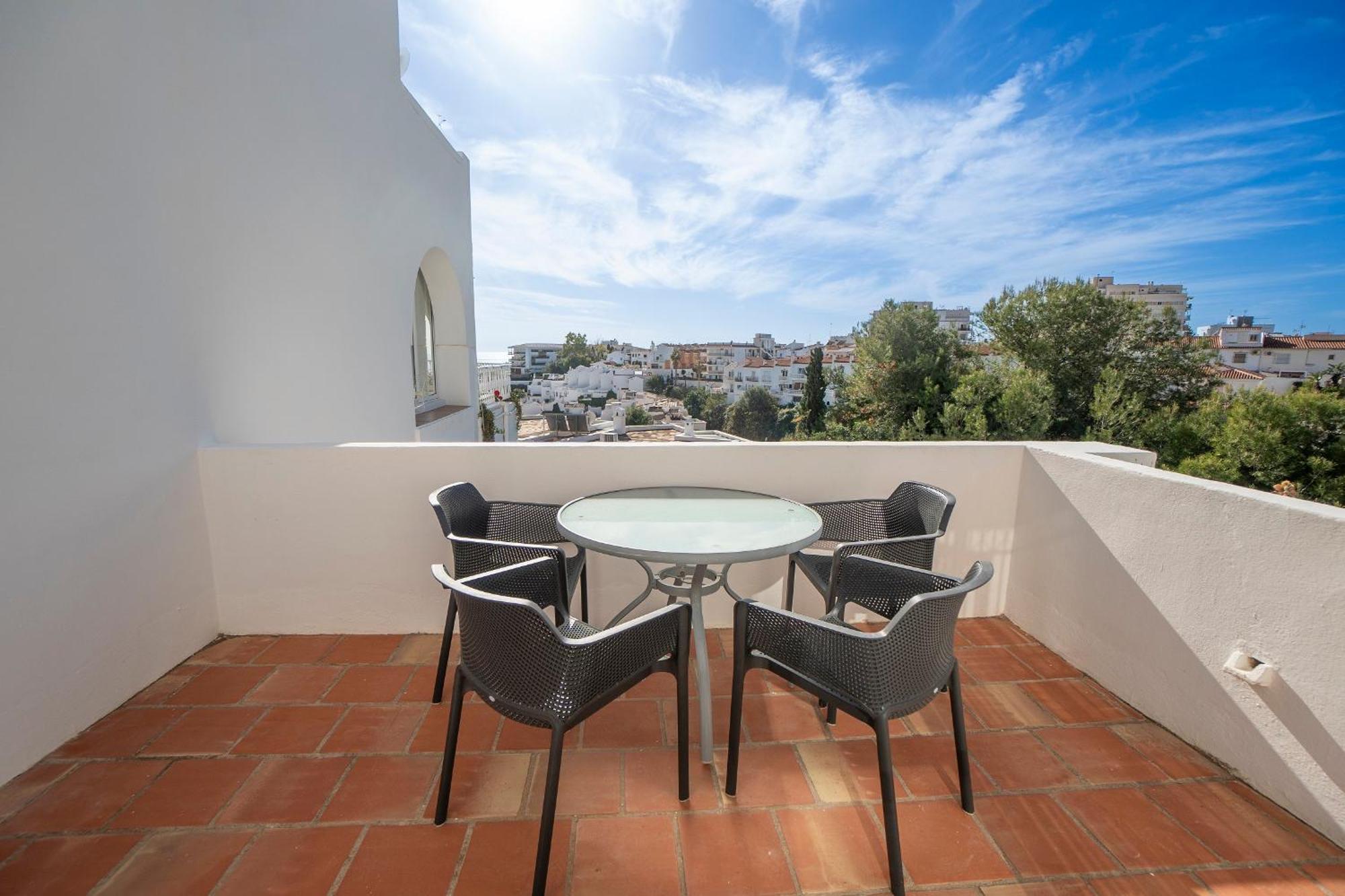 Апартаменты Residensol 13 Menyber Нерха Экстерьер фото